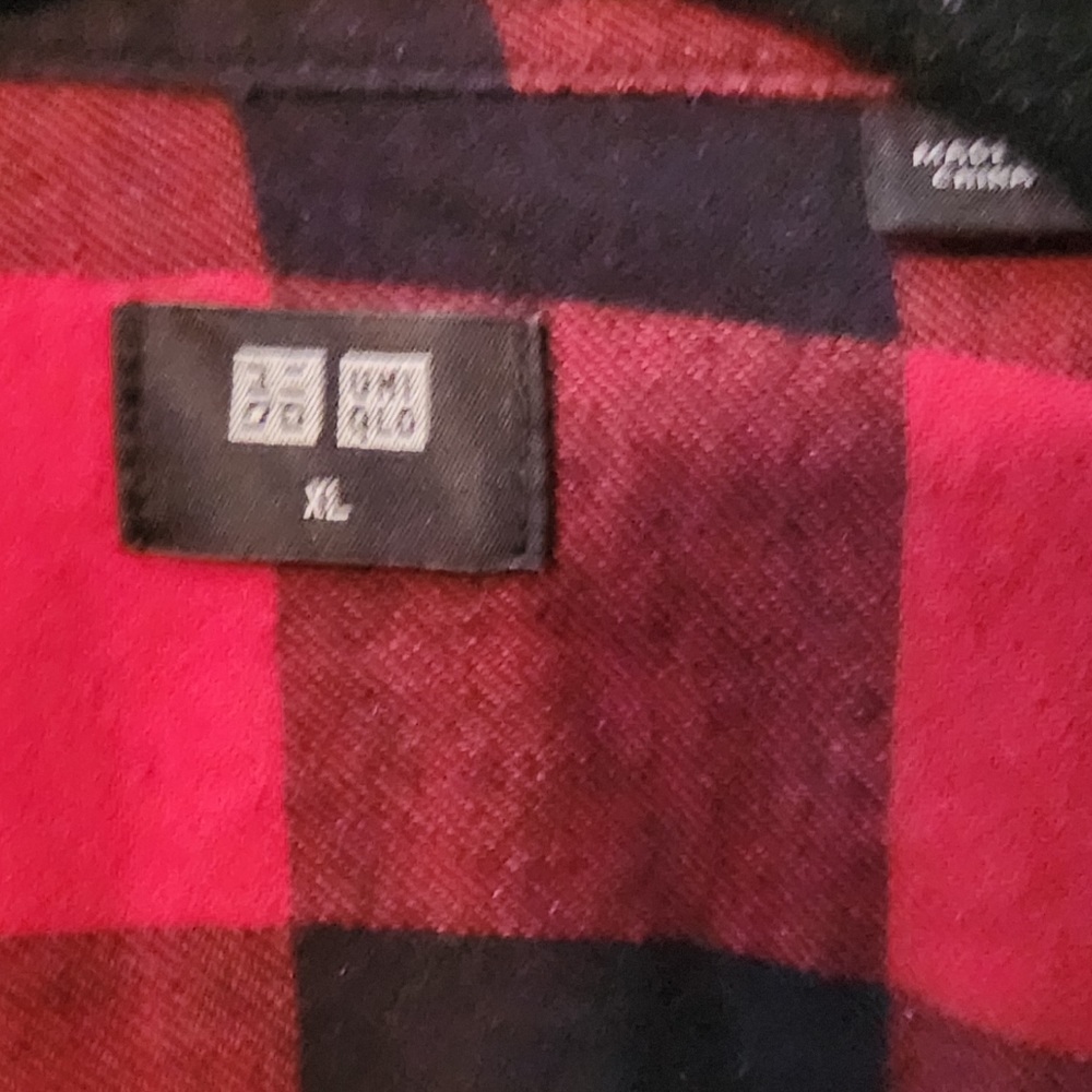 Uniqlo Lumberjack Red and Black Flannel Button-down Shirt - Picture 4 of 5